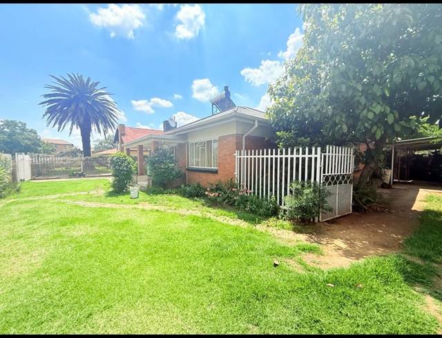 3 BEDROOM HOUSE FOR SALE IN VANDERBIJLPARK CE 2